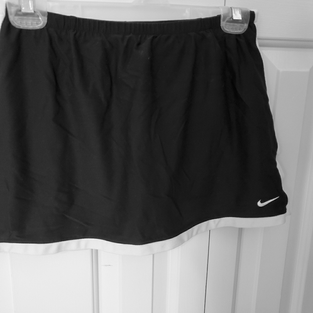 Womens Nike Black/White Tennis Skort Small